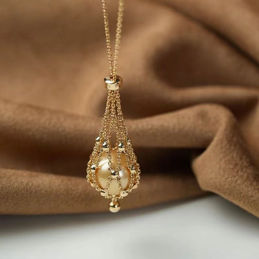 Pearly Net Necklace